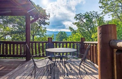 Smoky Mountains Apartment | 3BR w/Hot Tub*Fireplace*MTN Views*Games*Peaceful