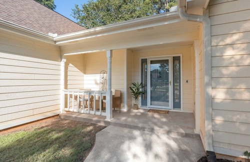 Warner Robins House | 3BR w/Inground Pool | Fenced Yard | Pet Friendly