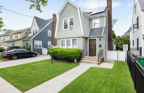 Queens House | 3BR w/Office+Basement/Utilities+Parking/Near LIRR