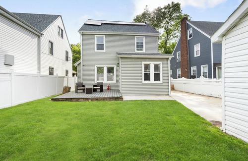 Queens House | 3BR w/Office+Basement/Utilities+Parking/Near LIRR