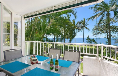 Trinity Beach Apartment | 3BR Waterfront "The Beach House" - WIFI