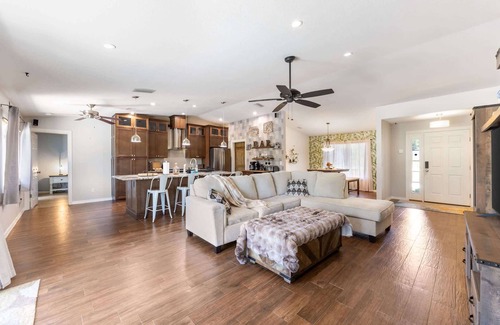 Wesley Chapel South House | 3BR Wesley Chapel Retreat with Private Pool Pet-Friendly Spacious Parking
