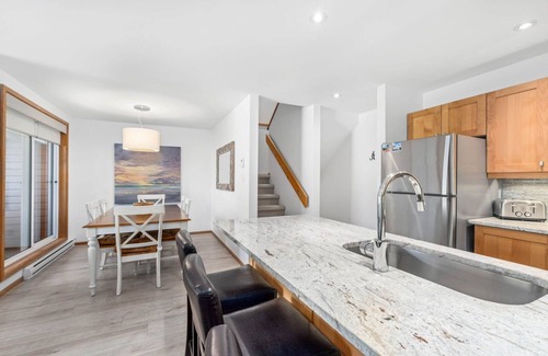 Whistler Creekside House | 3BR | Whistler Creek Ridge | Ski-in/out | Private Hot Tub | Wood Fire | Heated Flooring