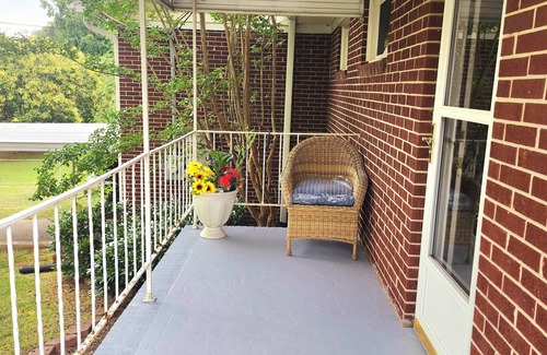 Greer House | 3BR with Fireplace, Smart TV , Near BMW & GSPn