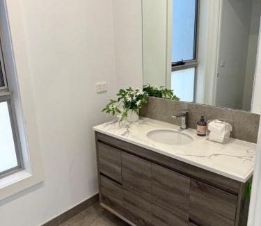 Burwood Villa | 3Br with study house in Burwood