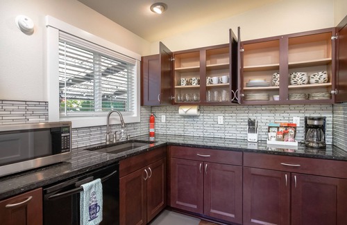 Vose House | 3BR2B Bright-Cozy Home & Work Space (Central BVTN)