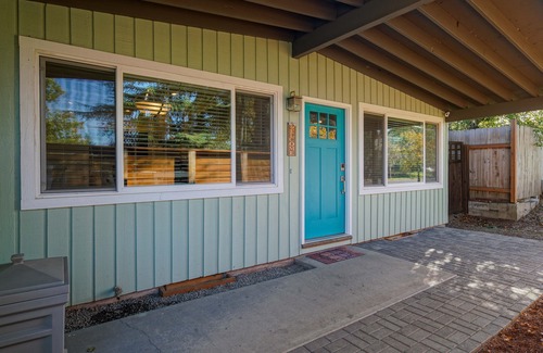 Vose House | 3BR2B Bright-Cozy Home & Work Space (Central BVTN)