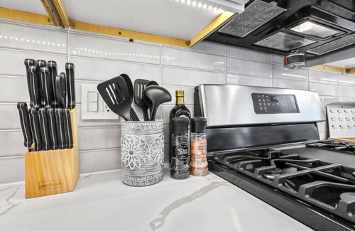 East Somerville Apartment | 3BR2Bth TD Garden/MIT/Harvard/BOS/3 Parking Spaces
