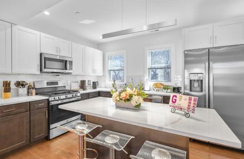 East Somerville Apartment | 3BR2Bth TD Garden,MIT,Harvard,BOS,2 Parking Spaces