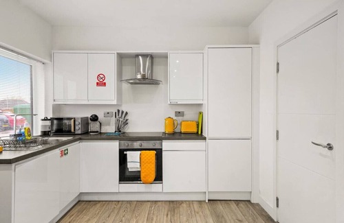 Swindon Apartment | 3CB Apartment*2 Bedroom*Sleeps 4*Long Stay Disc