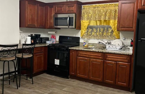 Lower Vailsburg Apartment | 3F8-Chelsea Suites Close to City/EWR/NJPAC/NYC/In-Unit Laundry