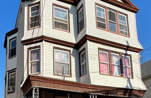 Lower Vailsburg Apartment | 3F8-Chelsea Suites Close to City/EWR/NJPAC/NYC/In-Unit Laundry