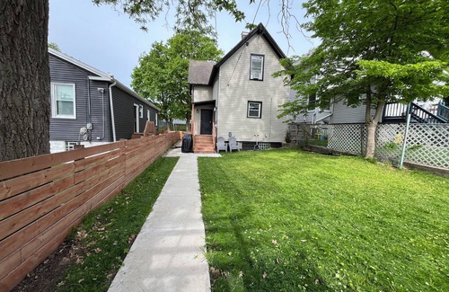 Riverwest House | 3Kings, Renovated, FenceYard, Games, Ctr Loc - WEEKLY STAY DEALS