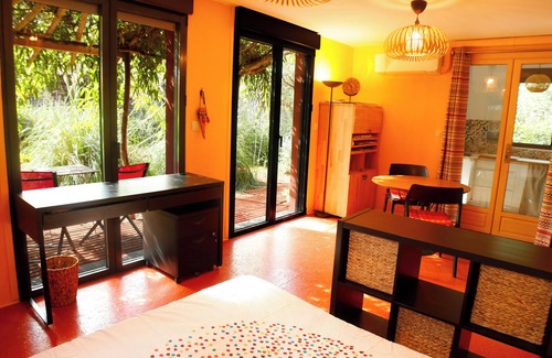 Salasc Apartment | 3km from the Salagou lake, charming 30m2 studio + garden with view of the red rocks