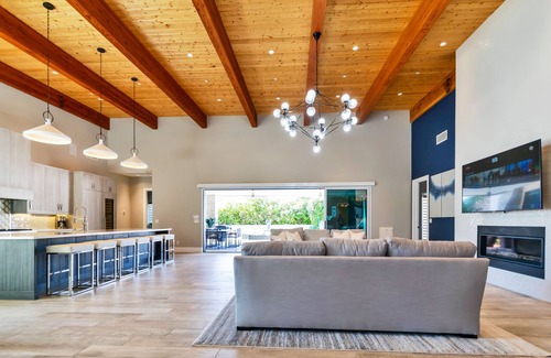 Marion Estates House | 3M Home - Mtn Views, Hot Tub, BB court, & Minigolf