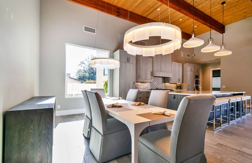 Marion Estates House | 3M Home - Mtn Views, Hot Tub, BB court, & Minigolf