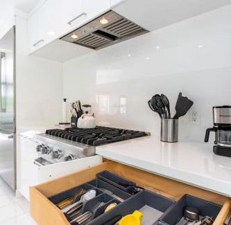 Hollywood Dell House | $3M Modern Hollywood New Construction Villa Oasis