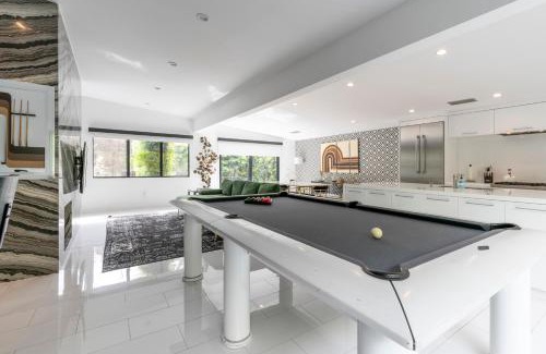 Hollywood Dell House | $3M Modern Hollywood New Construction Villa Oasis
