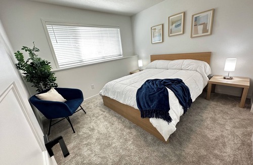 Blaine House | 3M Open, Pristine newer home, 5 min from TPC, practice putting green, sleeps 6