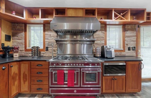 Westerville House | 3mins To Hoover | House | 4 Tvs Roku | King | W/D!