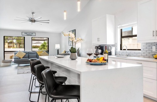 Bonita Springs House | 3mins2Beach-Sleeps10-Pool+FencedYard-Bikes-Patio