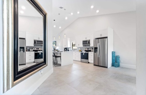 Bonita Springs House | 3mins2Beach-Sleeps10-Pool+FencedYard-Bikes-Patio