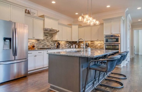 Shelby Hills House | 3mn to everything Nashville! Comfortably sleeps 12
