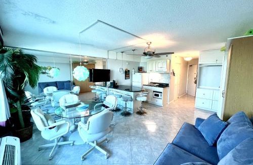 East Daytona Apartment | 3rd Floor Balcony Beach View Studio Condo in the Beach Club