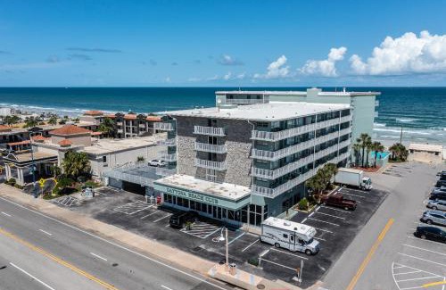 East Daytona Apartment | 3rd Floor Balcony Beach View Studio Condo in the Beach Club