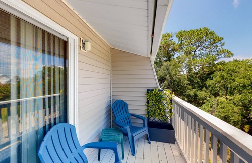 Ocean Ridge House | 3rd-floor, dog-friendly condo with loft, balcony, free WiFi and golf course view