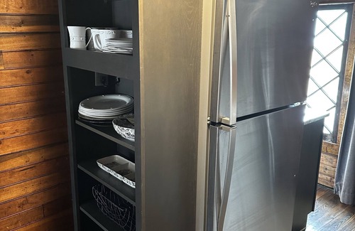 Charleston Apartment | 3rd floor loft apt w historic charm + modern finishes, 1500 block of Lee St East
