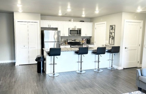 Sterling Heights Apartment | 3rd floor luxury apartment
