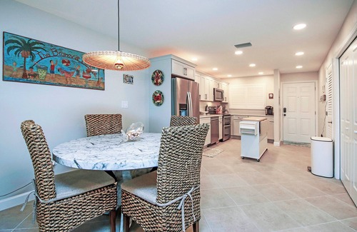 Sanibel Condo | 3rd floor Sanibel condo with enchanting beach views - Sandalfoot 4C3