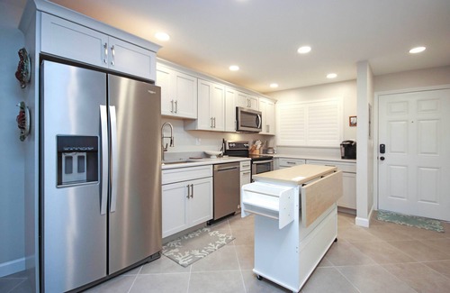 Sanibel Condo | 3rd floor Sanibel condo with enchanting beach views - Sandalfoot 4C3