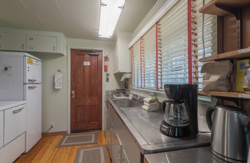 Government Camp Cabin | 3rd night free stay before 10/13 enjoy lakes, hiking, electric car charger!