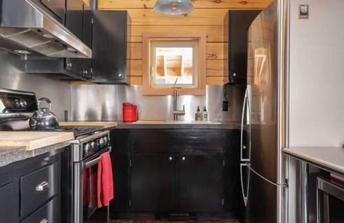 Government Camp Cabin | 3rd night FREE stay before 09/22 HotTub, Fast Internet, hiking, summer fun!