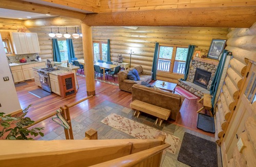 Government Camp Cabin | 3rd night FREE! stay before 10/14! close to lakes,hiking, skiing