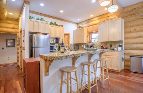 Government Camp Cabin | 3rd night FREE! stay before 10/14! close to lakes,hiking, skiing
