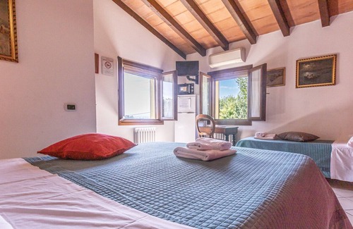San Faustino-Madonnina-Quattroville Bed & Breakfast | 3T - Camera Quadrupla - Affitti Brevi Italia
