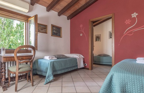 San Faustino-Madonnina-Quattroville Bed & Breakfast | 3T - Camera Quadrupla - Affitti Brevi Italia
