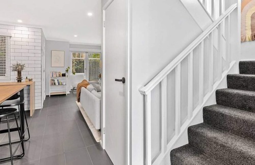 Newtown House | 3UPPER · Modern two bedroom townhouse in quiet location