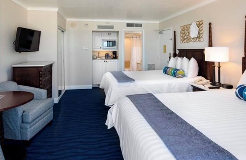 St. Pete Beach Hotel | 3x Gulf Front View With Balcony 2 Queen Beds at Island Grand at TradeWinds