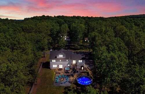 Albrightsville House | 4,000sf, Sauna, Firepit, Hot Tub, Family Fun Loft