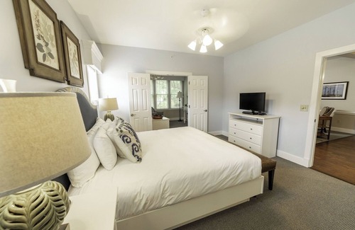 Lackey Resort | 4 1BR Estate Units w/Garden Views + Premium Touches Near Jamestown