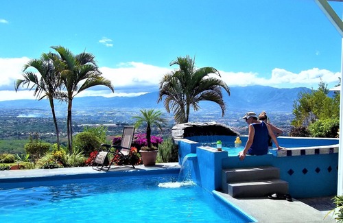 San Isidro House | 4/2 bed. 20 Min San Jose Airport. Best Central Valley Views !