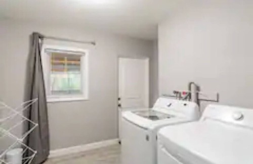 Central Sarasota House | 4/2 Spacious Downtown SRQ Home!