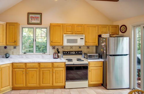 West Brewster House | 4,200 Sq Ft Mid-Cape Cottage w/Furnished Deck!