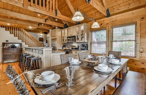 Walnut Mountain Cabin | 4/3.5 bath sleeps 8, pet friendly-fenced yard, WIFI, HOT TUB