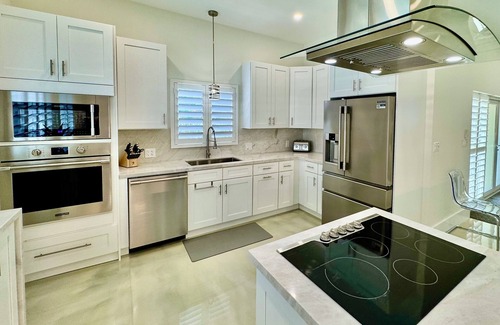 Dania Beach House | 4/3-Heated Pool-Dock-Ping Pong-Kayaks-Luxurious