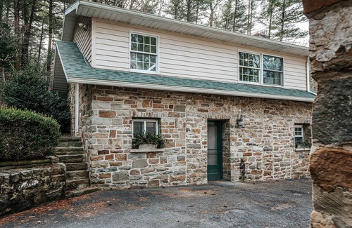 State College Cottage | 4.5 miles from beaver stadium!